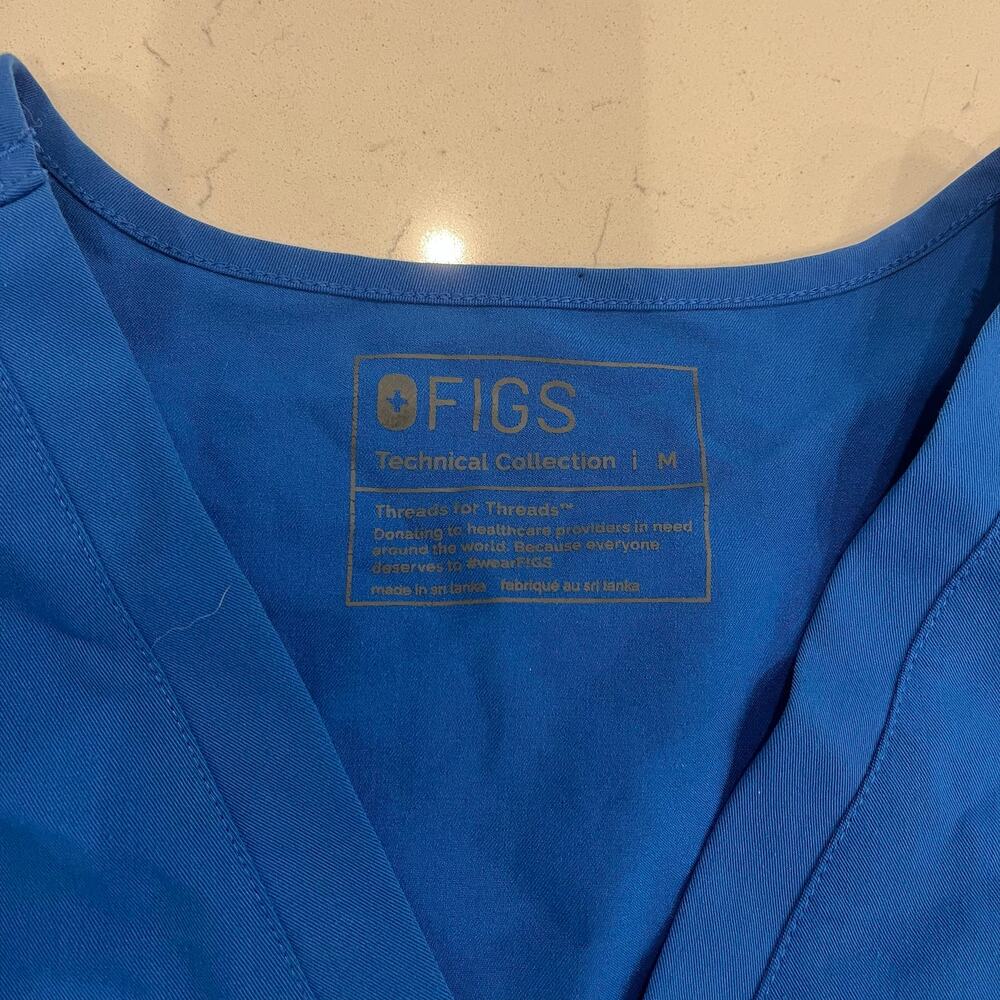FIGS Scrub Set Casma top and HW Zamora Jogger Bottoms Royal Blue Medium Petite - Picture 3 of 7